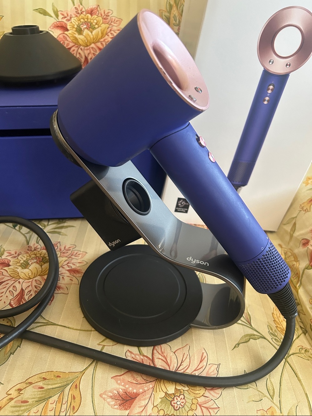 DYSON SuperSonic Bundle - Picture 7 of 12
